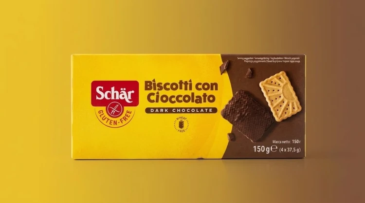 Biscotti con Cioccolato, herbatniki z gorzką czekoladą 150g Schar — opakowanie na tle w kolorze produktu